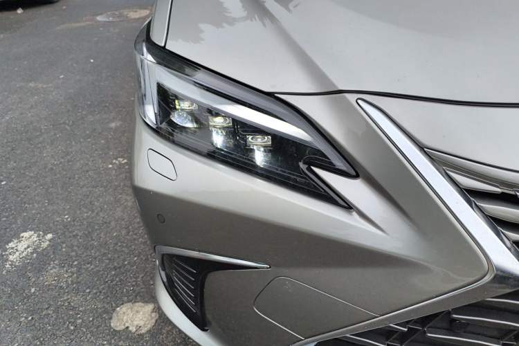 Used Lexus ES 2025 200 Premium Edition Right Front Headlight