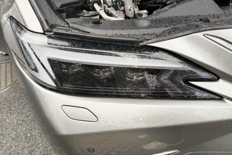Used Lexus ES 2025 200 Premium Edition Right Front Headlight