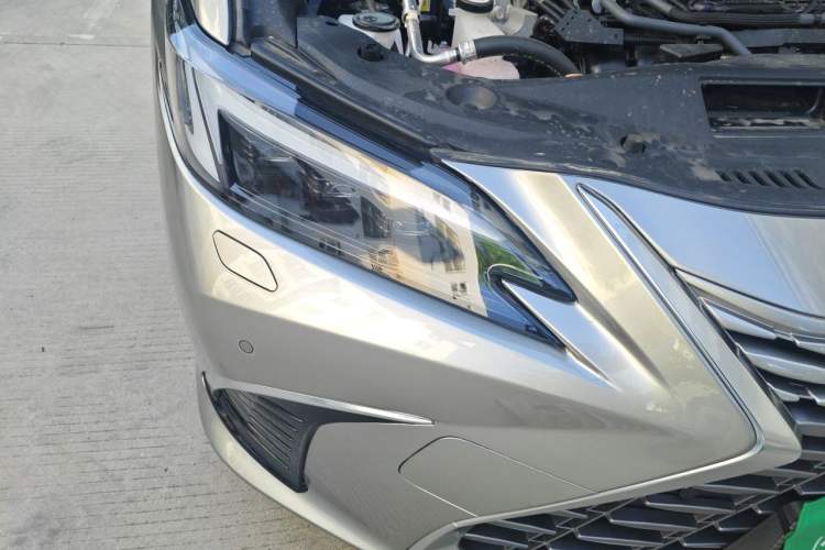 Used Lexus ES 2025 300h Deluxe Edition Right Front Headlight
