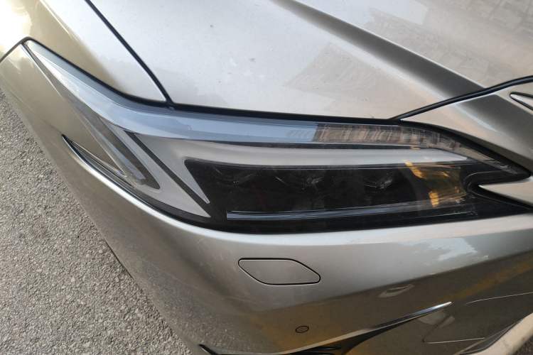 Used Lexus ES 2025 200 Premium Edition Right Front Headlight