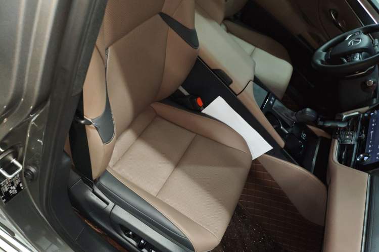 Used Lexus ES 2025 300h Deluxe Edition Right Front Seat