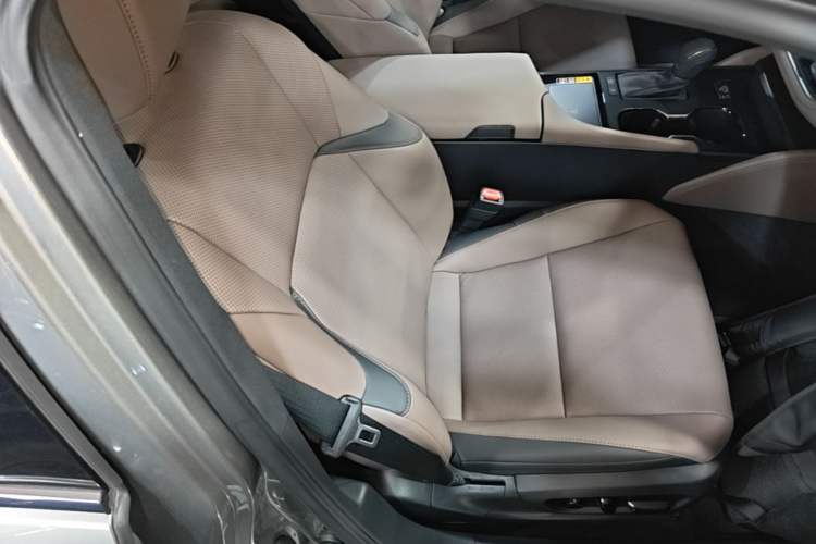 Used Lexus ES 2025 200 Premium Edition Right Front Seat