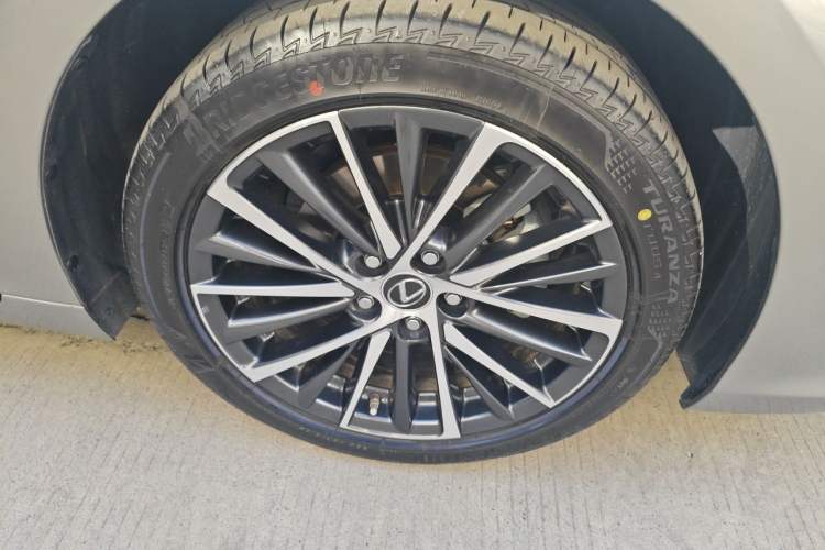 Used Lexus ES 2025 300h Deluxe Edition Right Front Wheel Hub