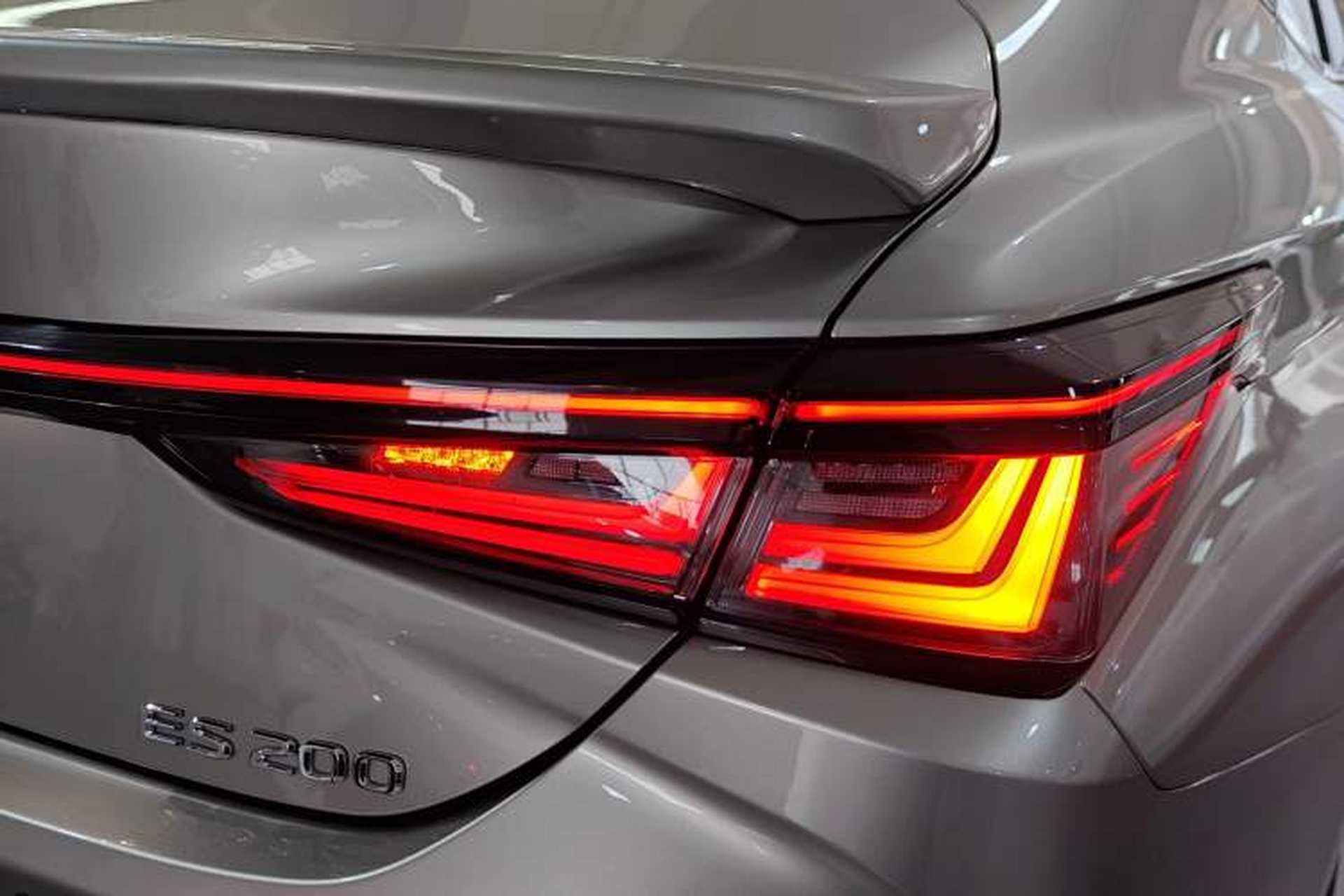 Used Lexus ES 2025 200 Premium Edition Right Rear Taillight