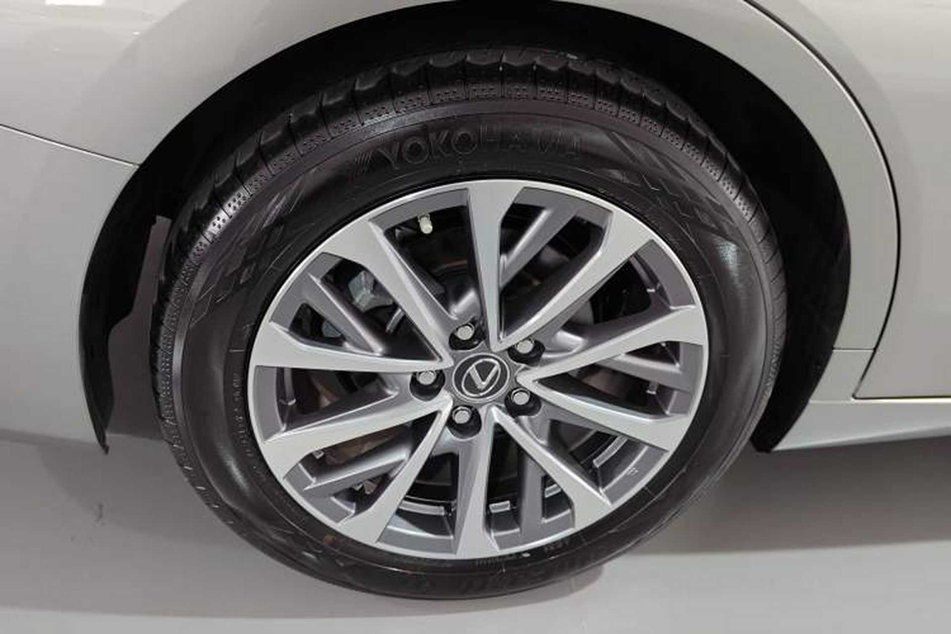 Used Lexus ES 2025 200 Premium Edition Right Rear Wheel Hub