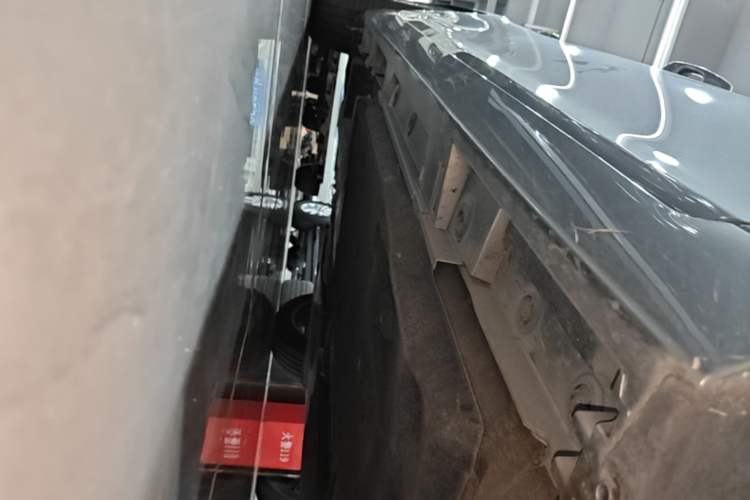 Used Lexus ES 2025 200 Premium Edition Right Side Sill