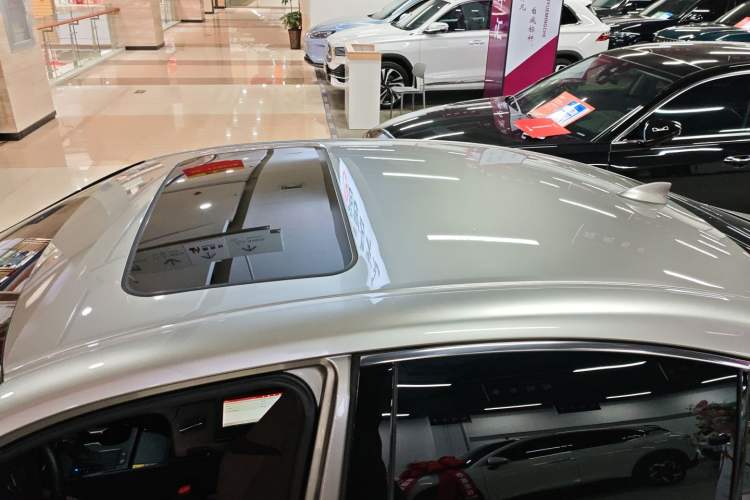 Used Lexus ES 2025 200 Premium Edition Roof