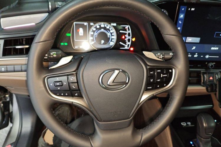 Used Lexus ES 2025 300h Deluxe Edition Steering Wheel