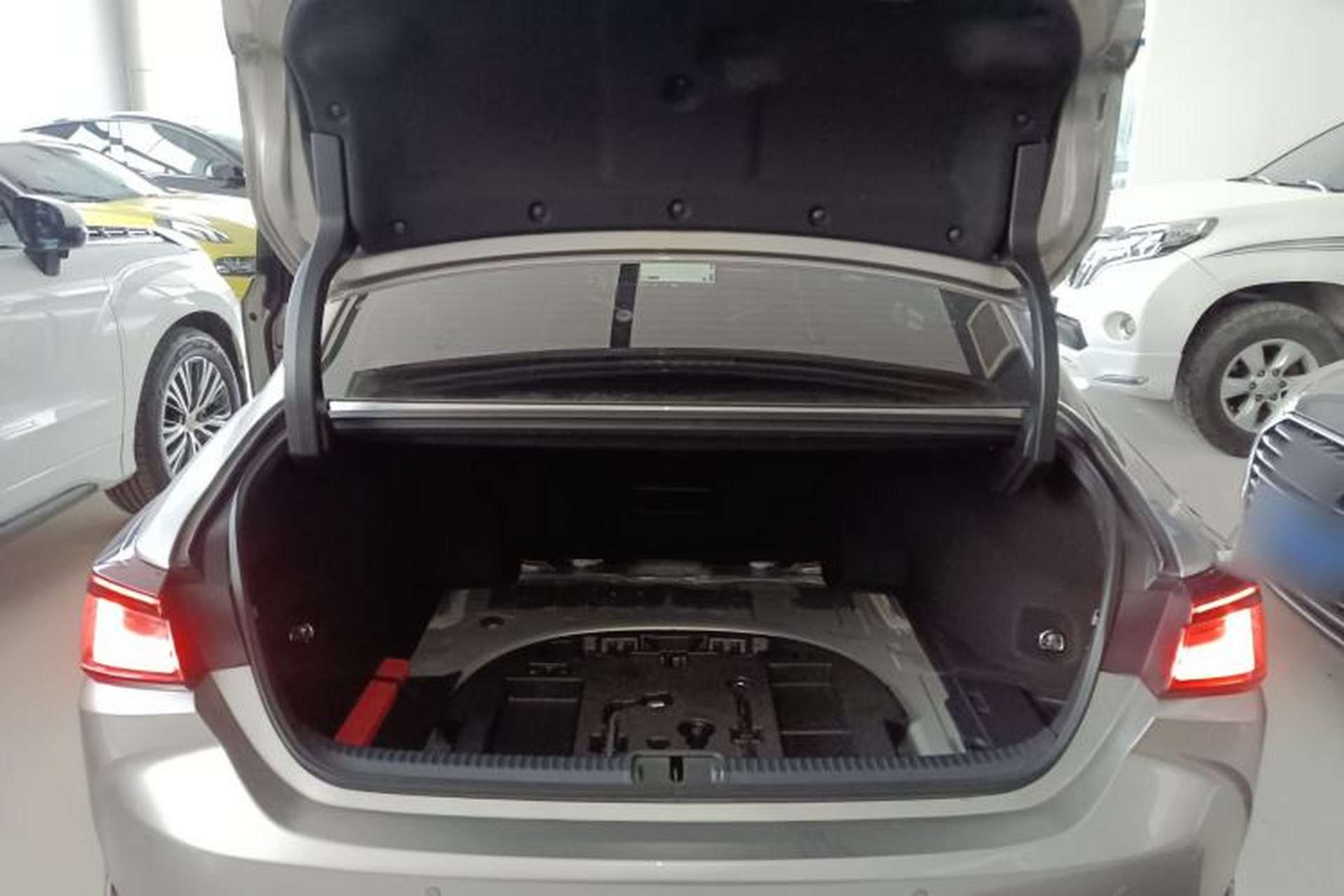 Used Lexus ES 2025 200 Premium Edition Trunk