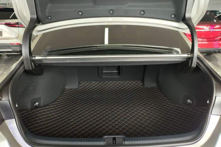 Used Lexus ES 2025 200 Premium Edition Trunk