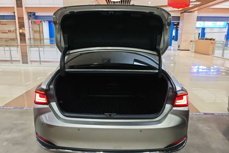 Used Lexus ES 2025 200 Premium Edition Trunk