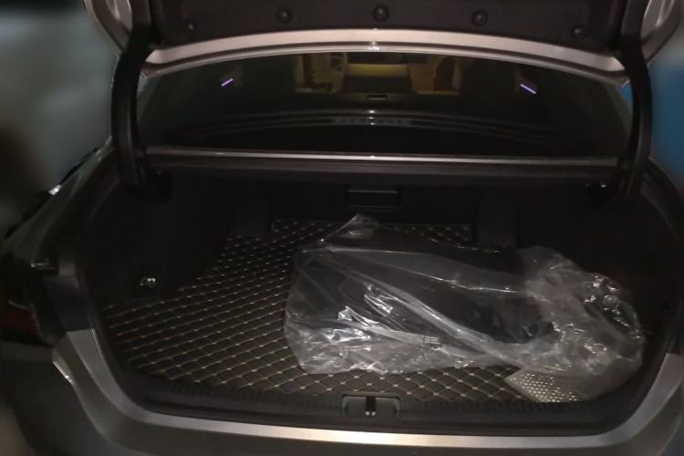 Used Lexus ES 2025 300h Deluxe Edition Trunk