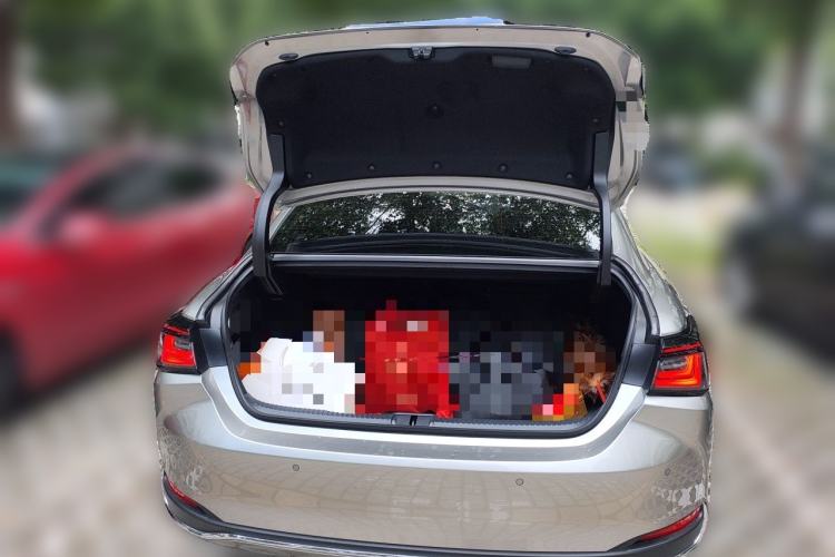 Used Lexus ES 2025 300h Deluxe Edition Trunk