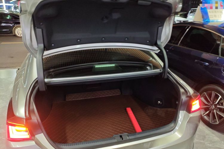 Used Lexus ES 2025 300h Deluxe Edition Trunk