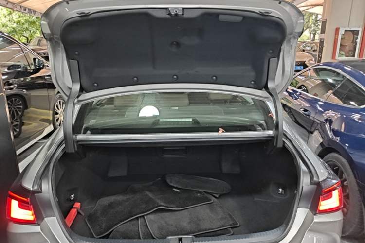 Used Lexus ES 2025 200 Premium Edition Trunk