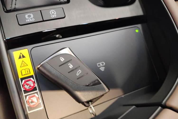 Used Lexus ES 2025 200 Premium Edition Vehicle Key