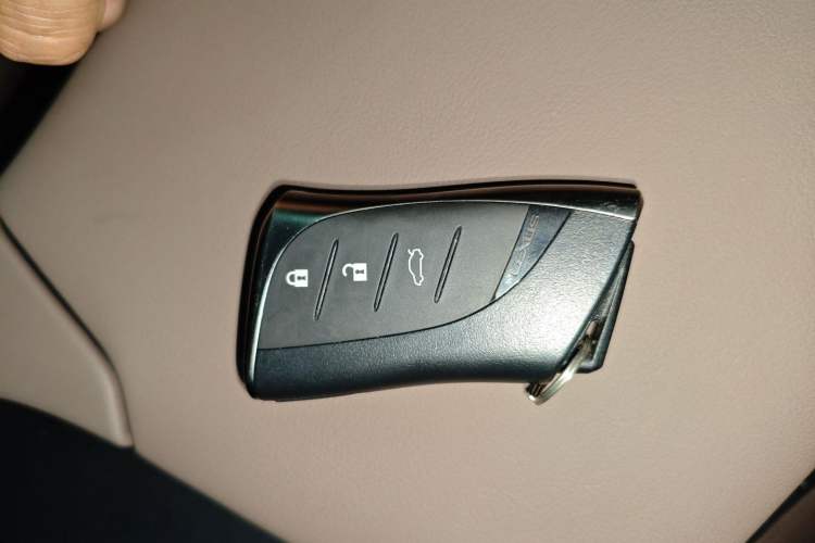 Used Lexus ES 2025 300h Deluxe Edition Vehicle Key