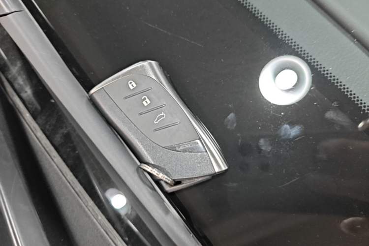 Used Lexus ES 2025 200 Premium Edition Vehicle Key