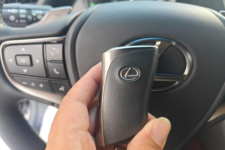 Used Lexus ES 2025 300h Deluxe Edition Vehicle Key