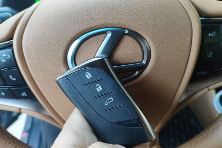 Used Lexus ES 2025 200 Premium Edition Vehicle Key