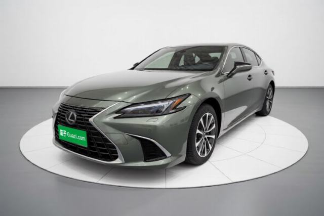 Lexus ES 2025 300h Deluxe Edition usado
