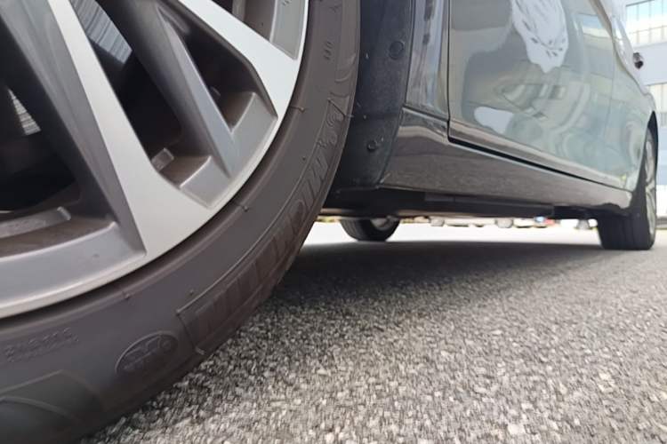 Used Lexus ES 2025 300h Deluxe Edition Chassis Front Left