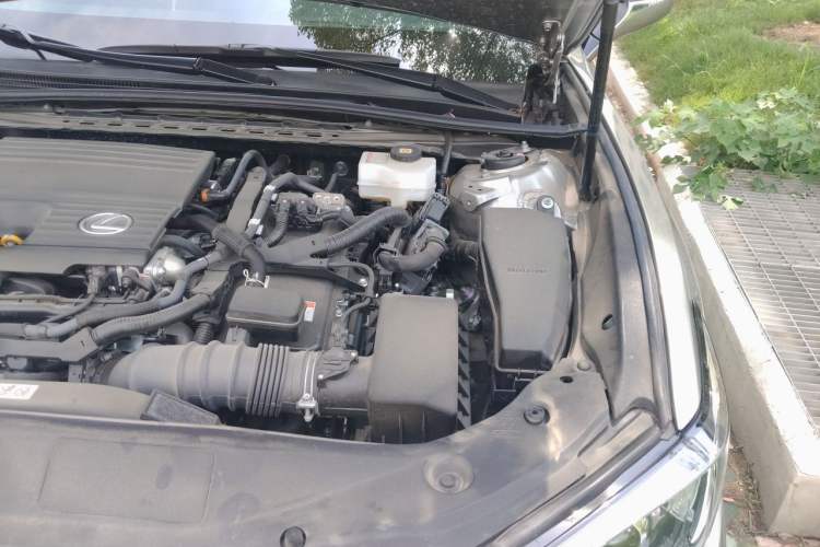 Used Lexus ES 2025 300h Deluxe Edition Engine Bay Left