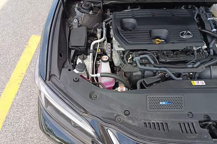 Used Lexus ES 2025 300h Deluxe Edition Engine Bay Right