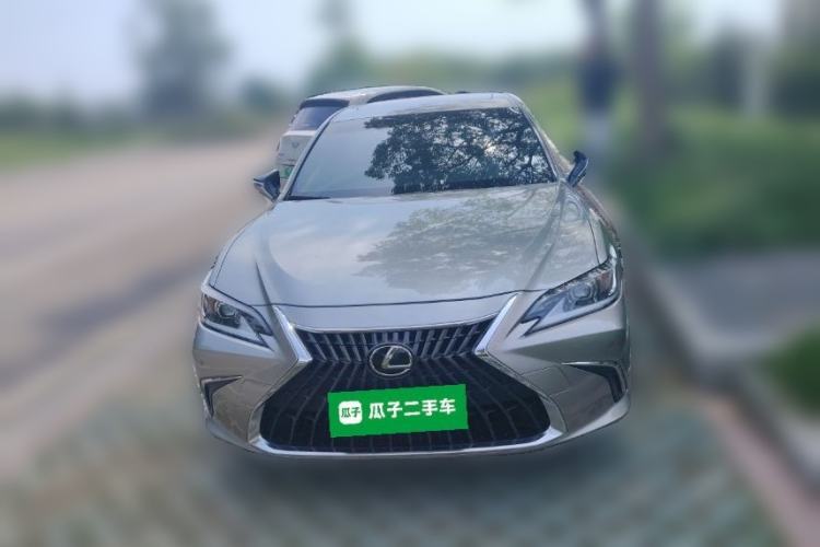 Used Lexus ES 2025 300h Deluxe Edition Front