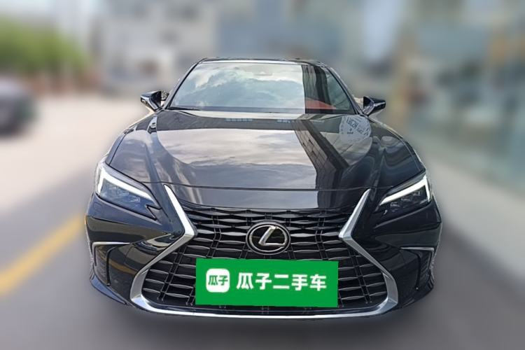Used Lexus ES 2025 300h Deluxe Edition Front