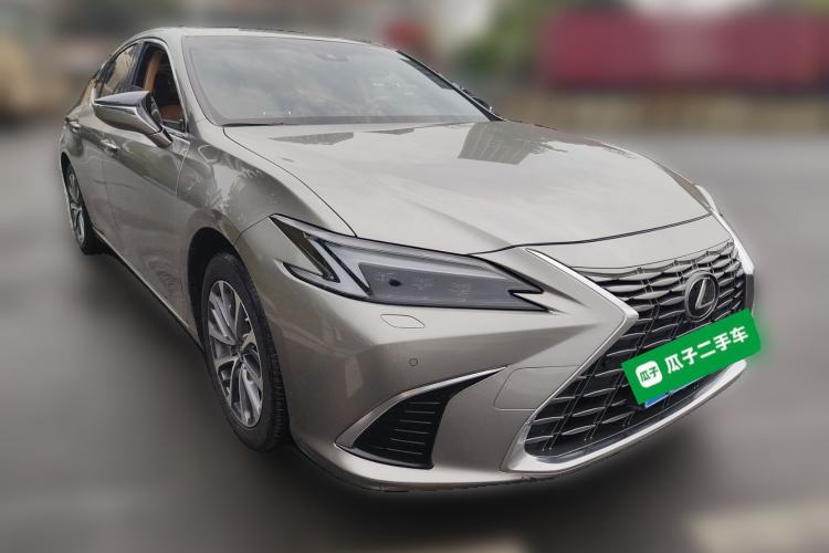 Used Lexus ES 2025 200 Premium Edition Front Right 45 Deg