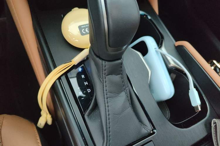 Used Lexus ES 2025 200 Premium Edition Gear Lever