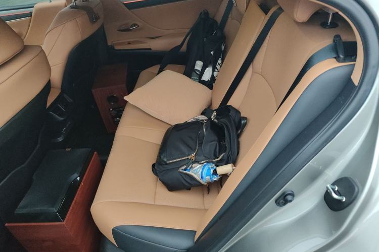 Used Lexus ES 2025 200 Premium Edition Left Rear Seat