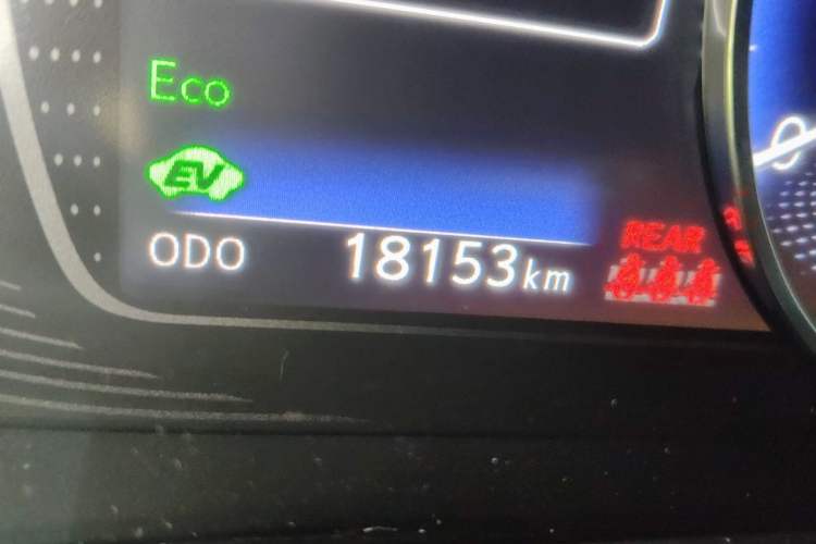 Used Lexus ES 2025 300h Deluxe Edition Odometer Close Up