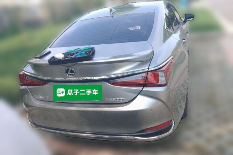Used Lexus ES 2025 300h Deluxe Edition Rear