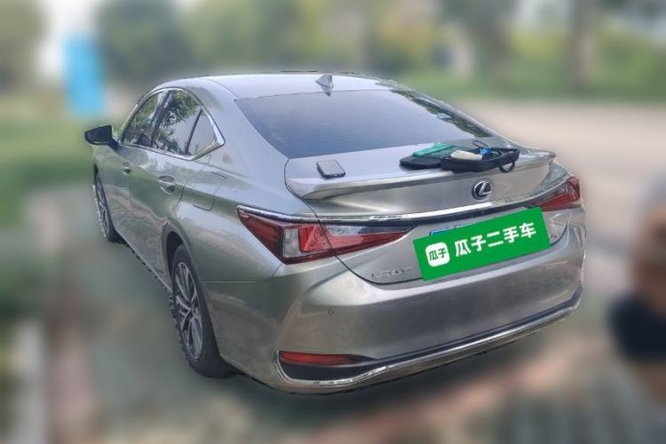 Used Lexus ES 2025 300h Deluxe Edition Rear Left 45 Deg