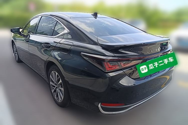 Used Lexus ES 2025 300h Deluxe Edition Rear Left 45 Deg