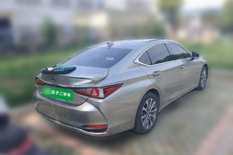 Used Lexus ES 2025 300h Deluxe Edition Rear Right 45 Deg