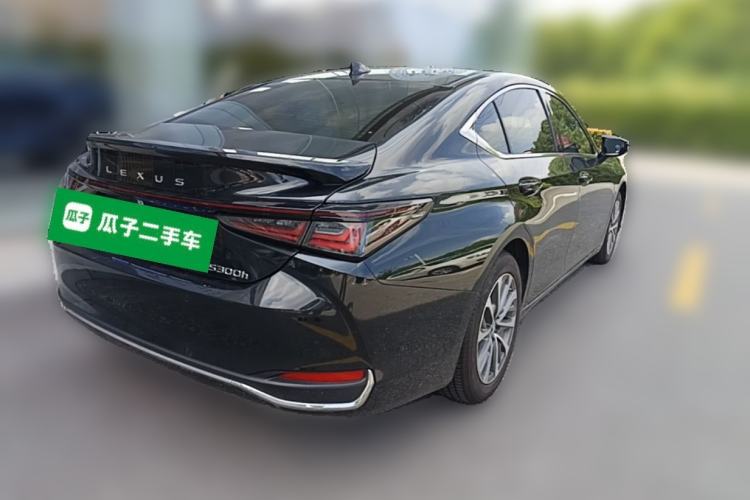 Used Lexus ES 2025 300h Deluxe Edition Rear Right 45 Deg