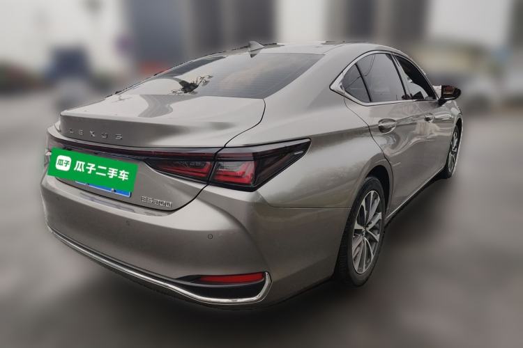 Used Lexus ES 2025 200 Premium Edition Rear Right 45 Deg