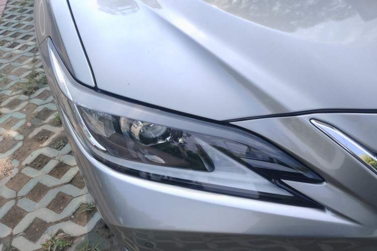 Used Lexus ES 2025 300h Deluxe Edition Right Front Headlight