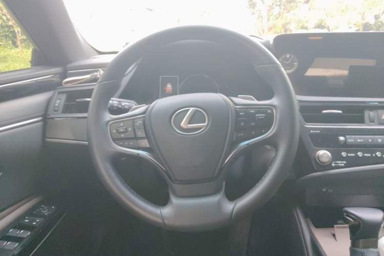 Used Lexus ES 2025 300h Deluxe Edition Steering Wheel