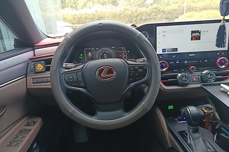 Used Lexus ES 2025 300h Deluxe Edition Steering Wheel