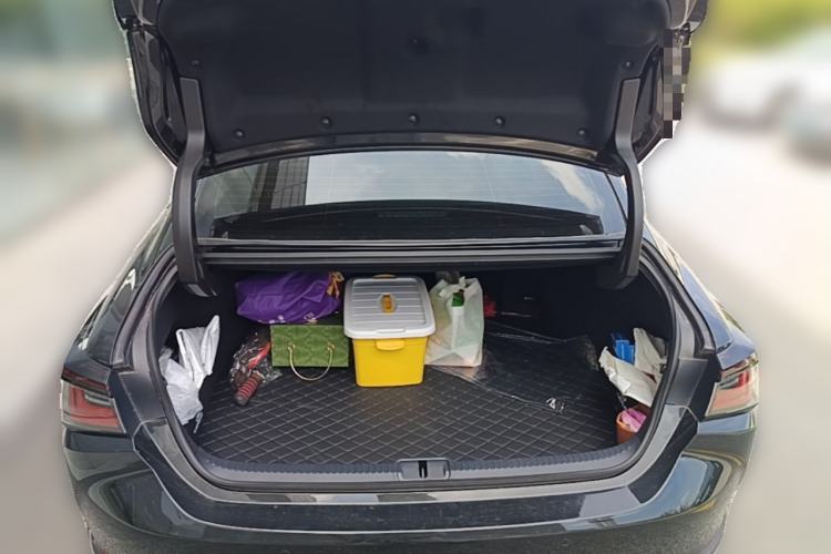 Used Lexus ES 2025 300h Deluxe Edition Trunk