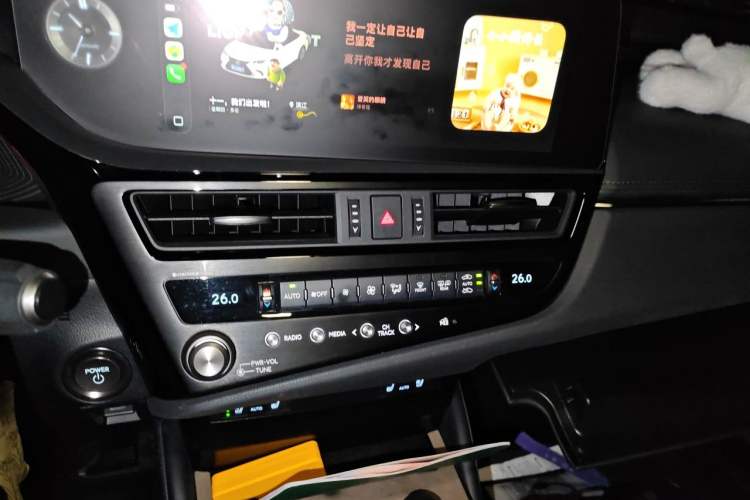 Used Lexus ES 2025 300h Premium Edition Audio And AC Panel