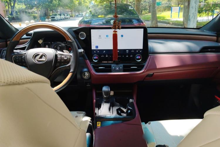 Used Lexus ES 2025 300h Executive Edition Center Console
