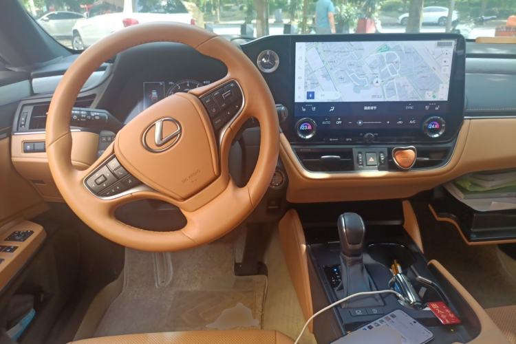 Used Lexus ES 2025 200 Premium Edition Center Console