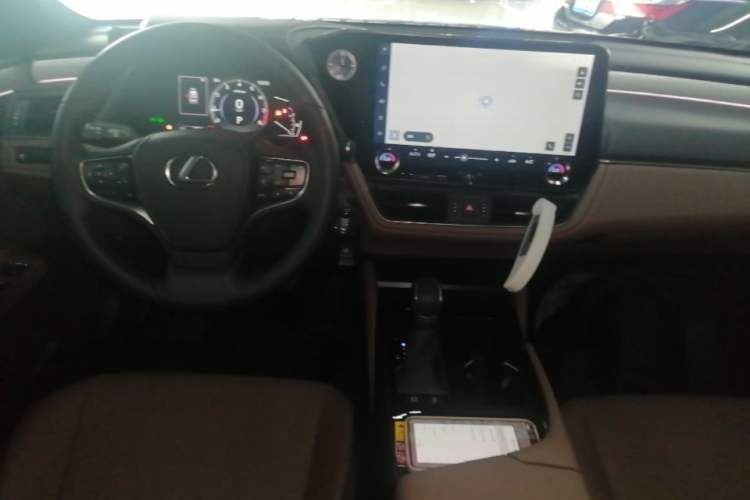 Used Lexus ES 2025 200 Premium Edition Center Console