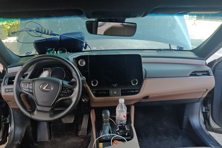 Used Lexus ES 2025 200 Premium Edition Center Console