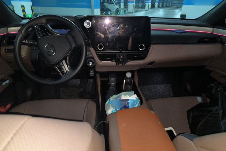 Used Lexus ES 2025 200 Premium Edition Center Console